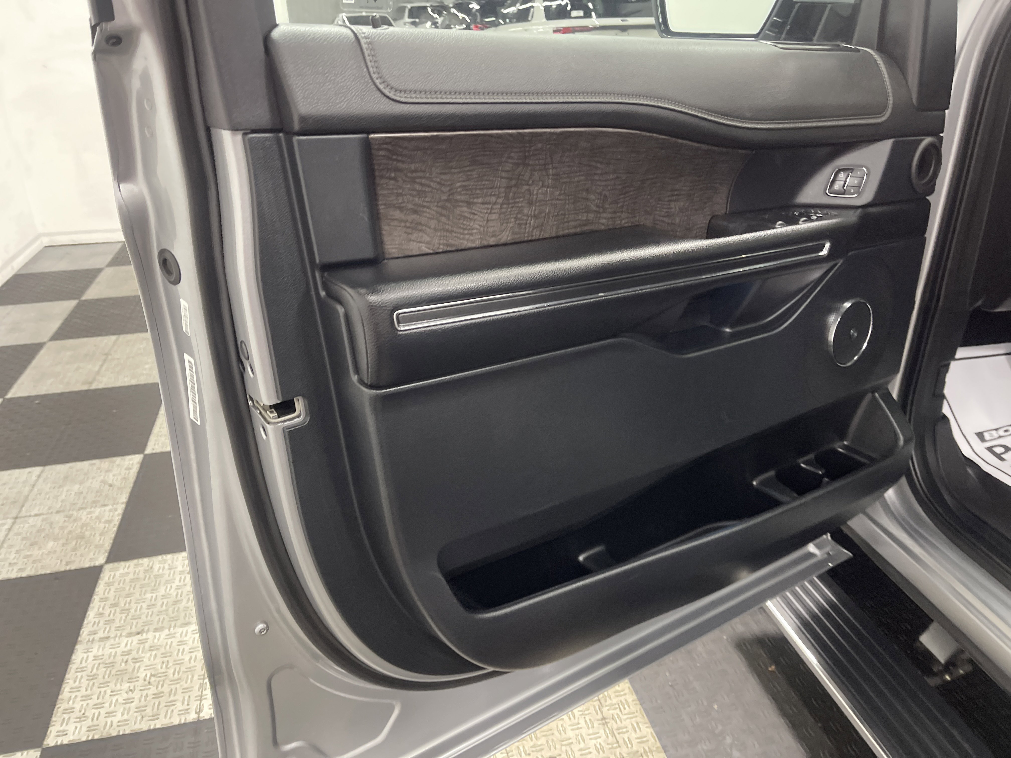 Used 2021 Ford Expedition Max Limited image 10