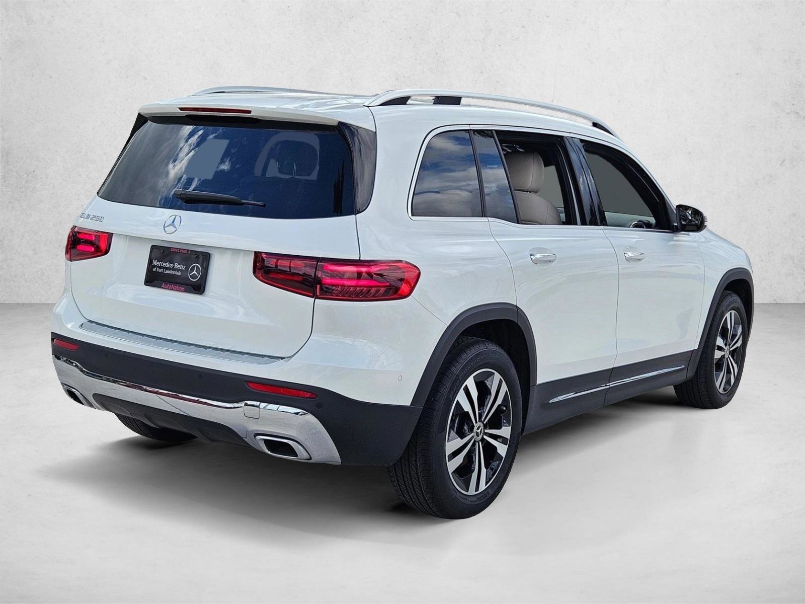 Used 2025 Mercedes-Benz GLB 250 image 5