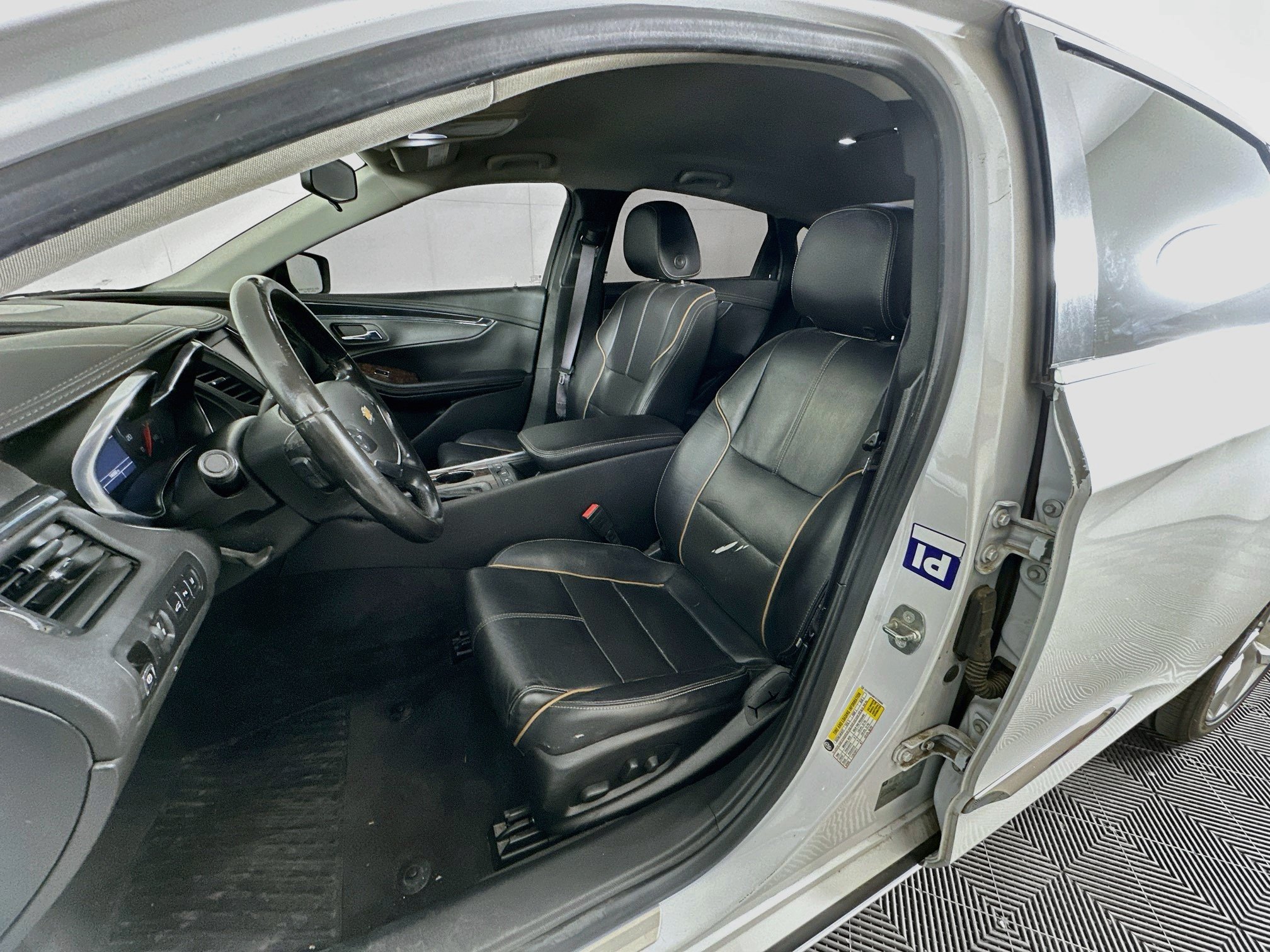 Used 2015 Chevrolet Impala LTZ FWD image 13