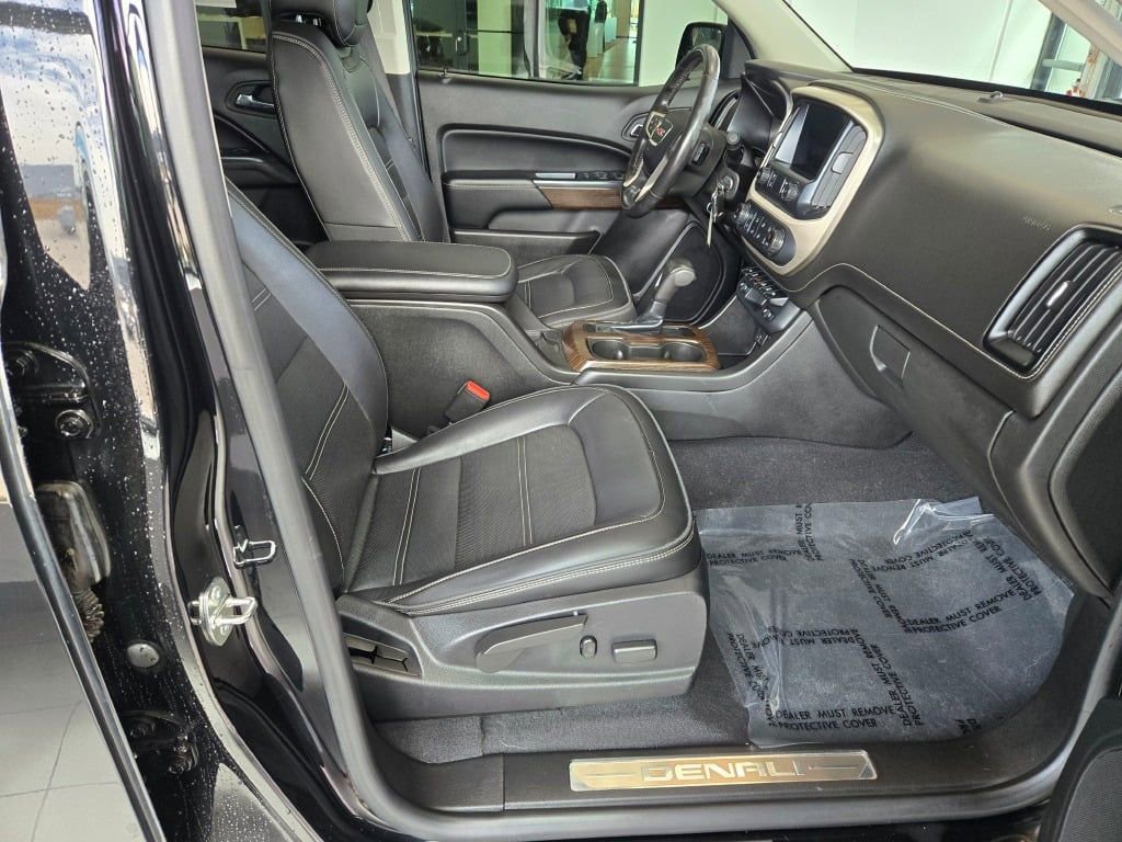Used 2019 GMC Canyon Denali image 3