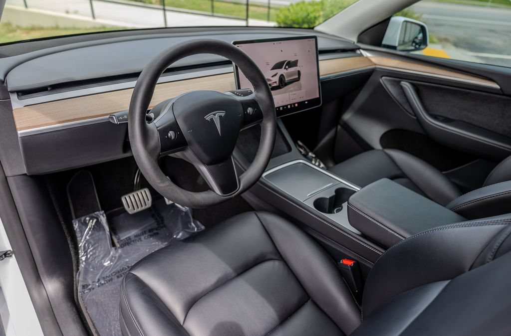Used 2024 Tesla Model Y Performance AWD/4WD image 4