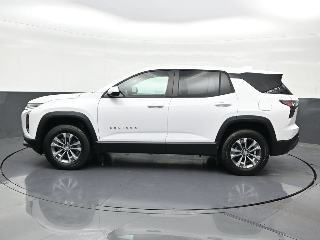 Used 2026 Chevrolet Equinox LT w/ Safety and Technology Package FWD image 2