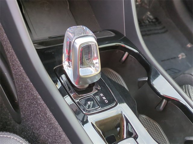 Used 2025 Volvo XC40 B5 Plus image 13