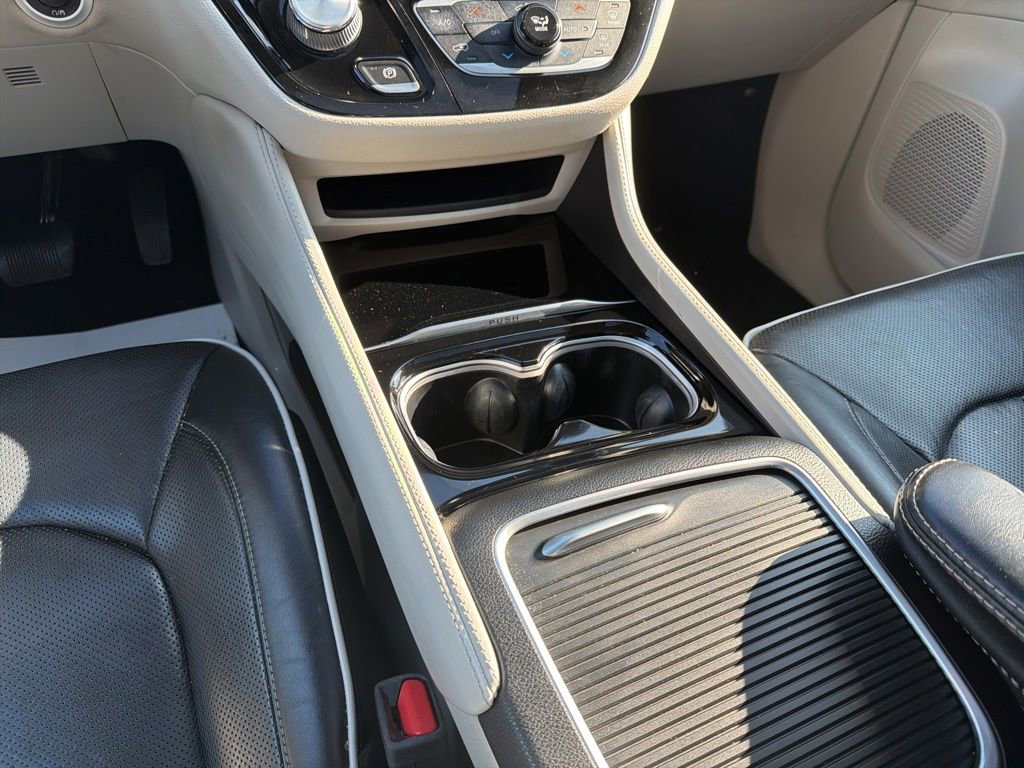 Used 2021 Chrysler Pacifica Limited image 17