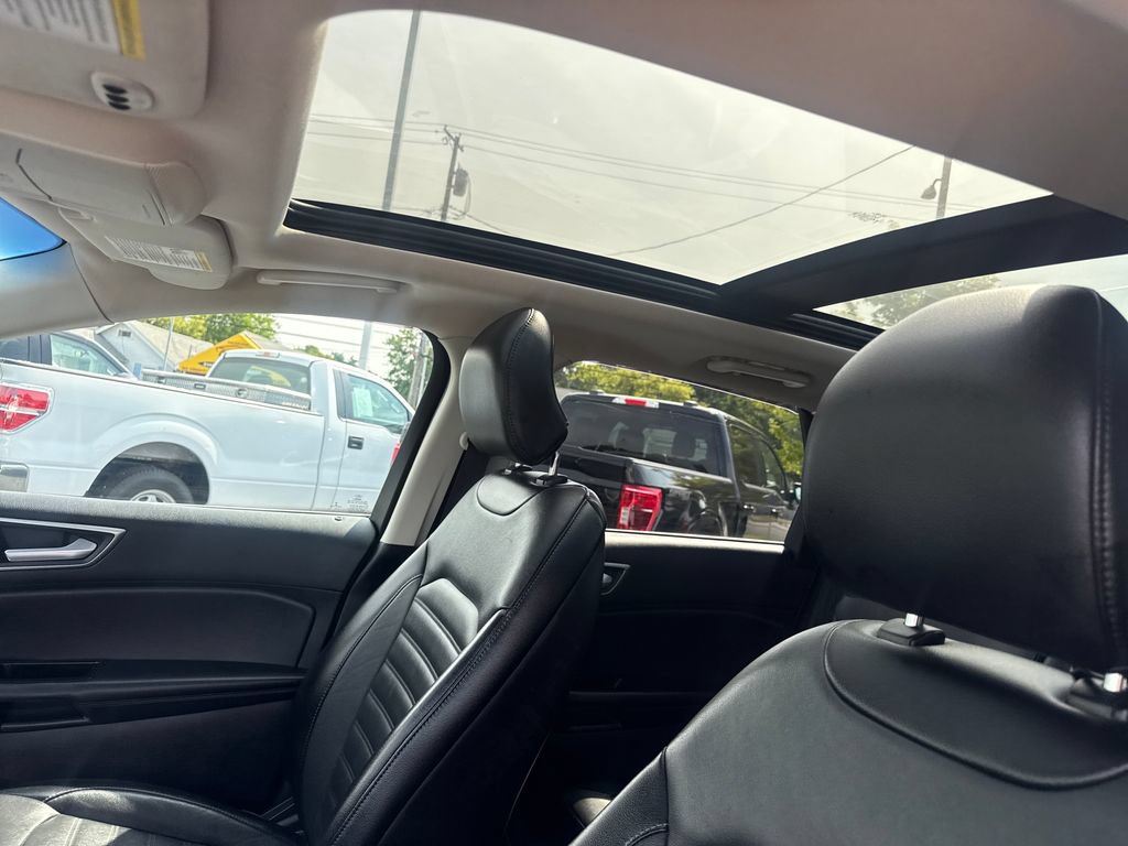 Used 2018 Ford Edge SEL w/ Equipment Group 201A AWD/4WD image 29