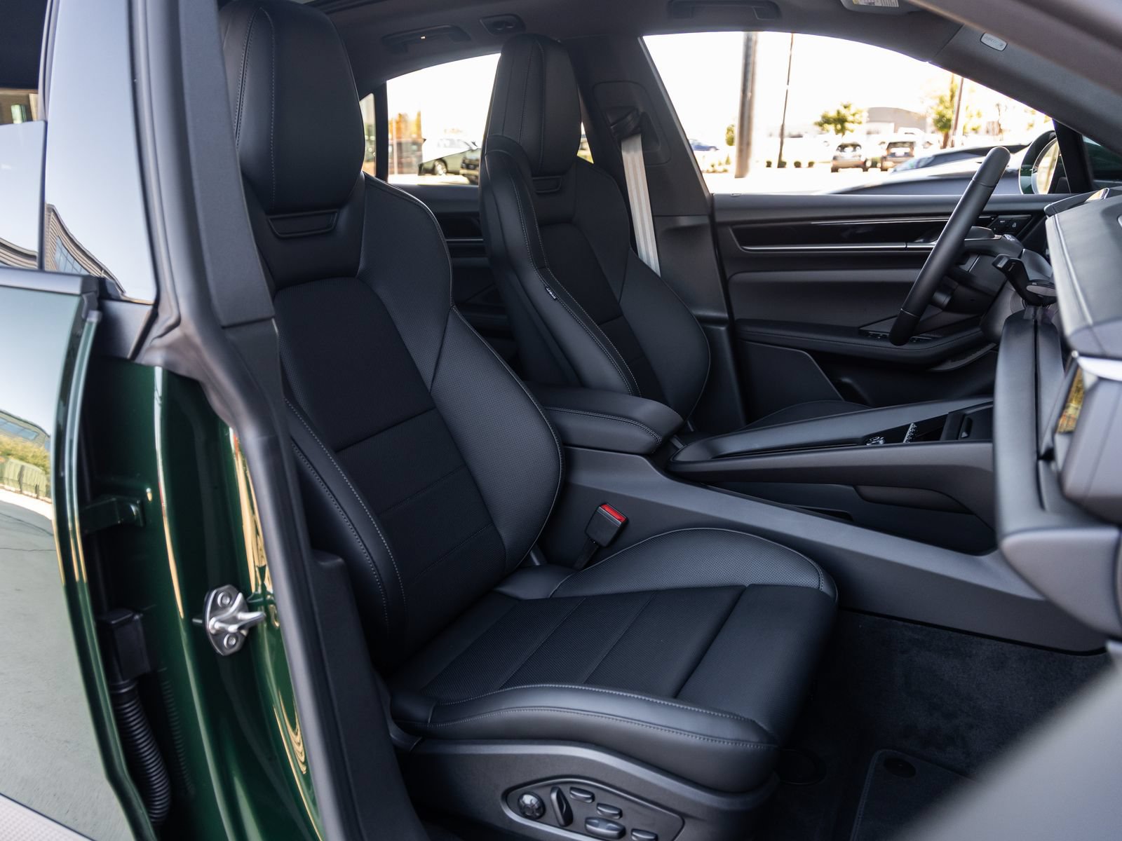 Certified 2025 Porsche Macan Electric RWD image 45