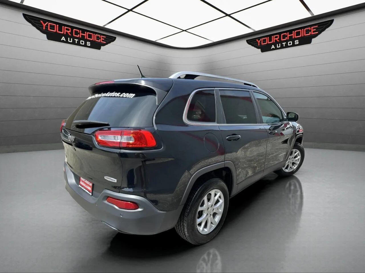 Used 2018 Jeep Cherokee Latitude w/ Safety Group AWD/4WD image 5