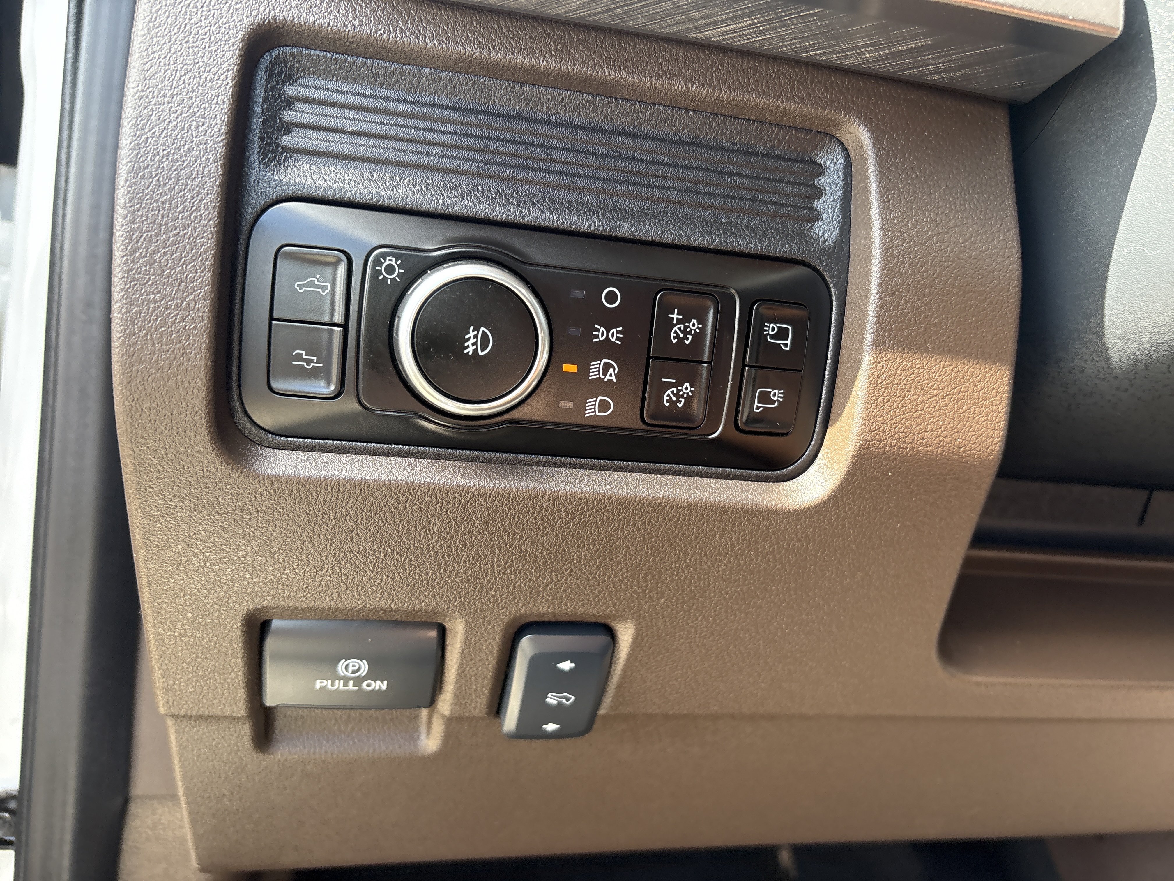 Used 2025 Ford F250 King Ranch w/ FX4 Off-Road Package AWD/4WD image 13