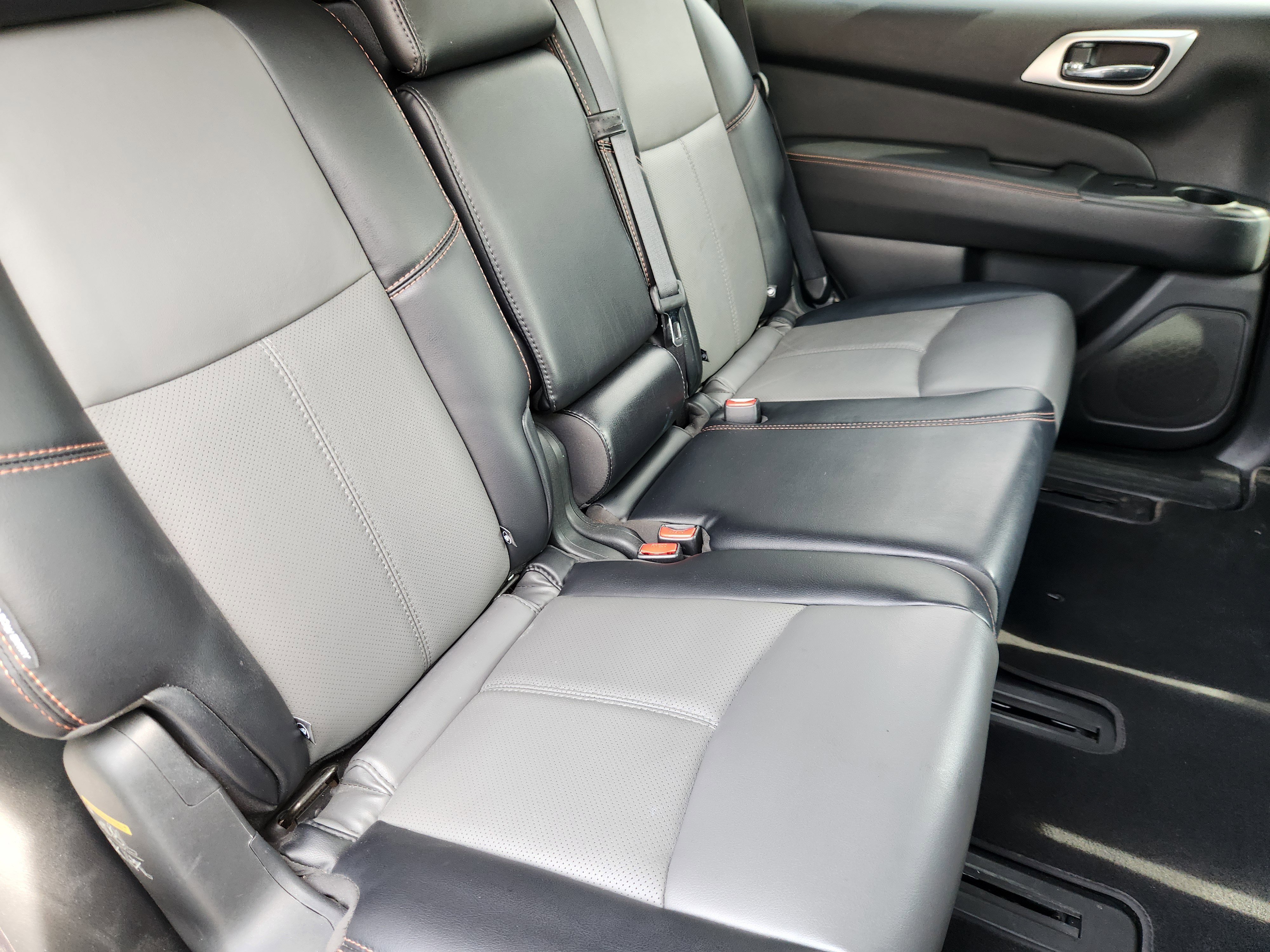 Used 2020 Nissan Pathfinder SL image 18