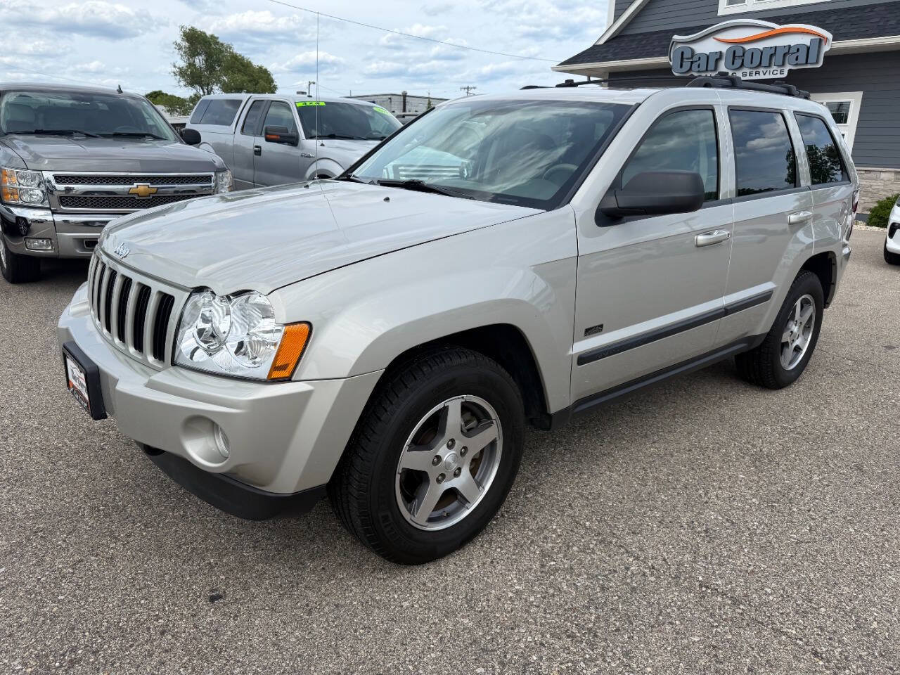 Used 2007 Jeep Grand Cherokee Laredo AWD/4WD image 1
