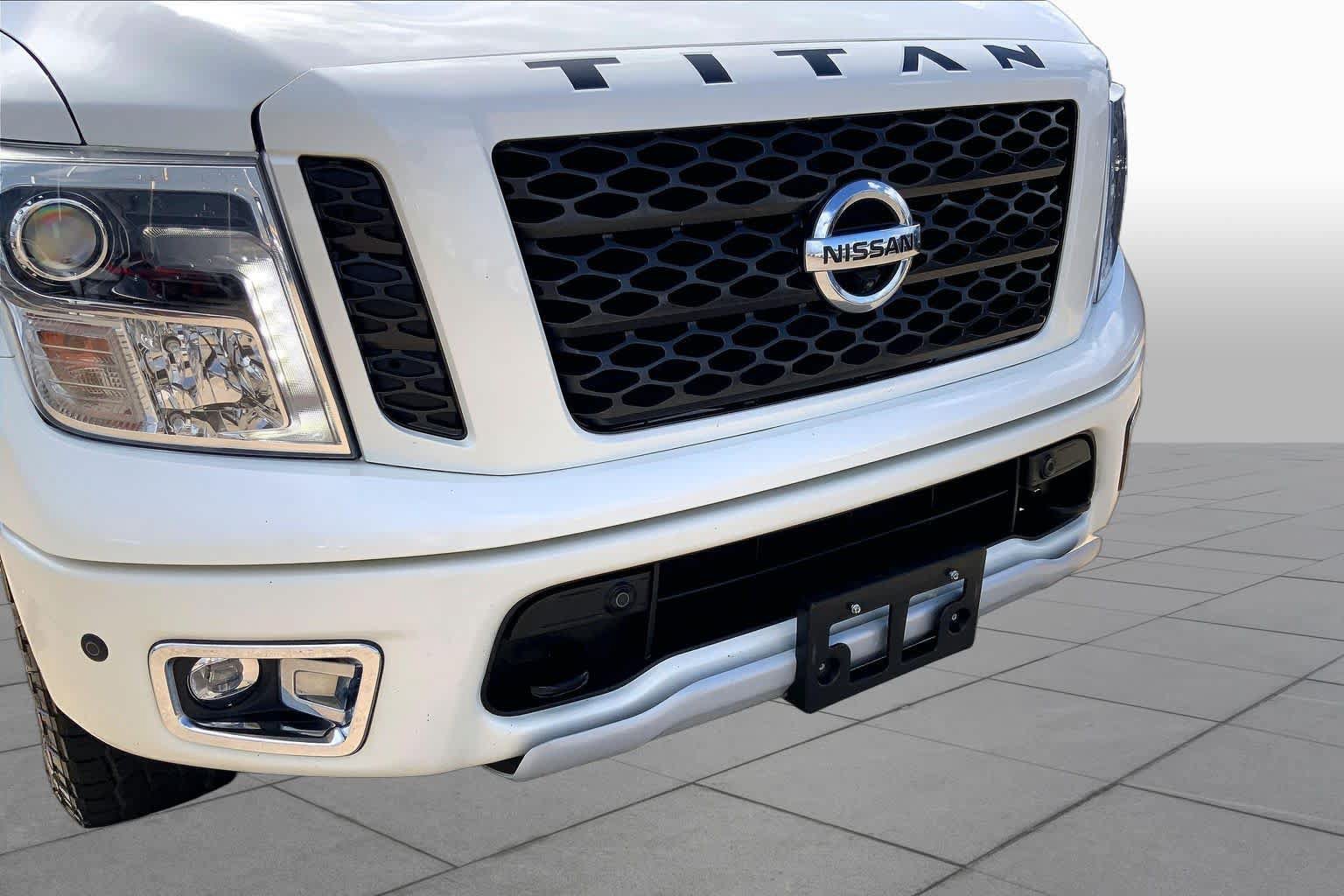 Used 2019 Nissan Titan PRO-4X w/ Pro-4x Convenience Package AWD/4WD image 30