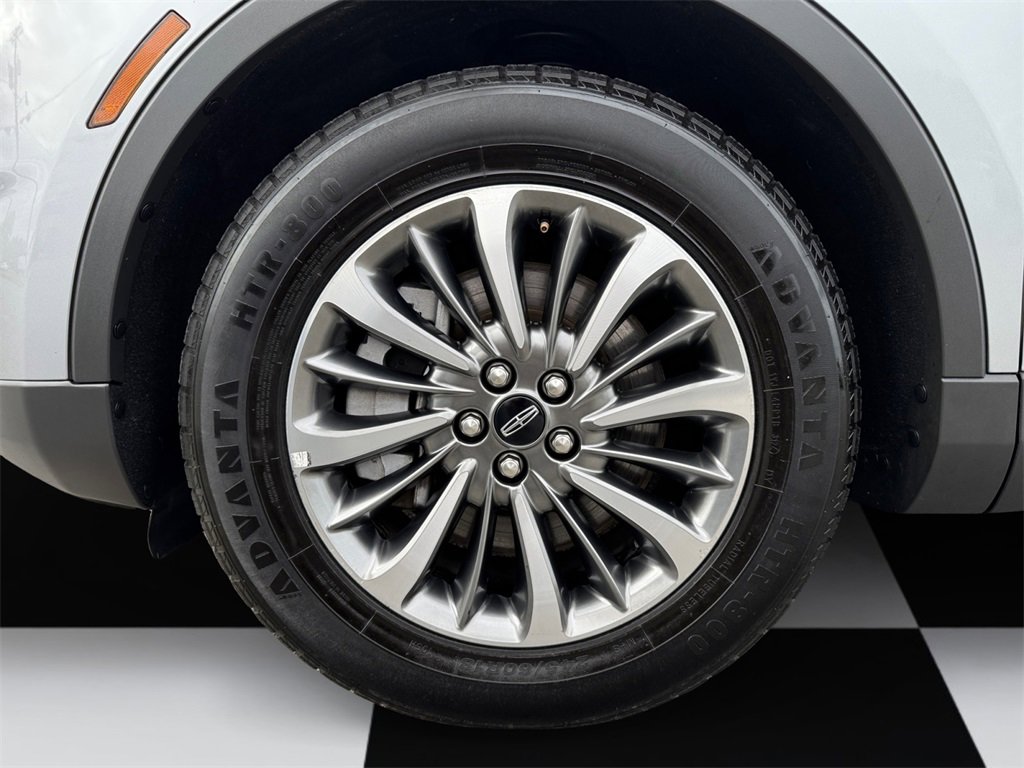 Used 2023 Lincoln Nautilus Reserve image 14