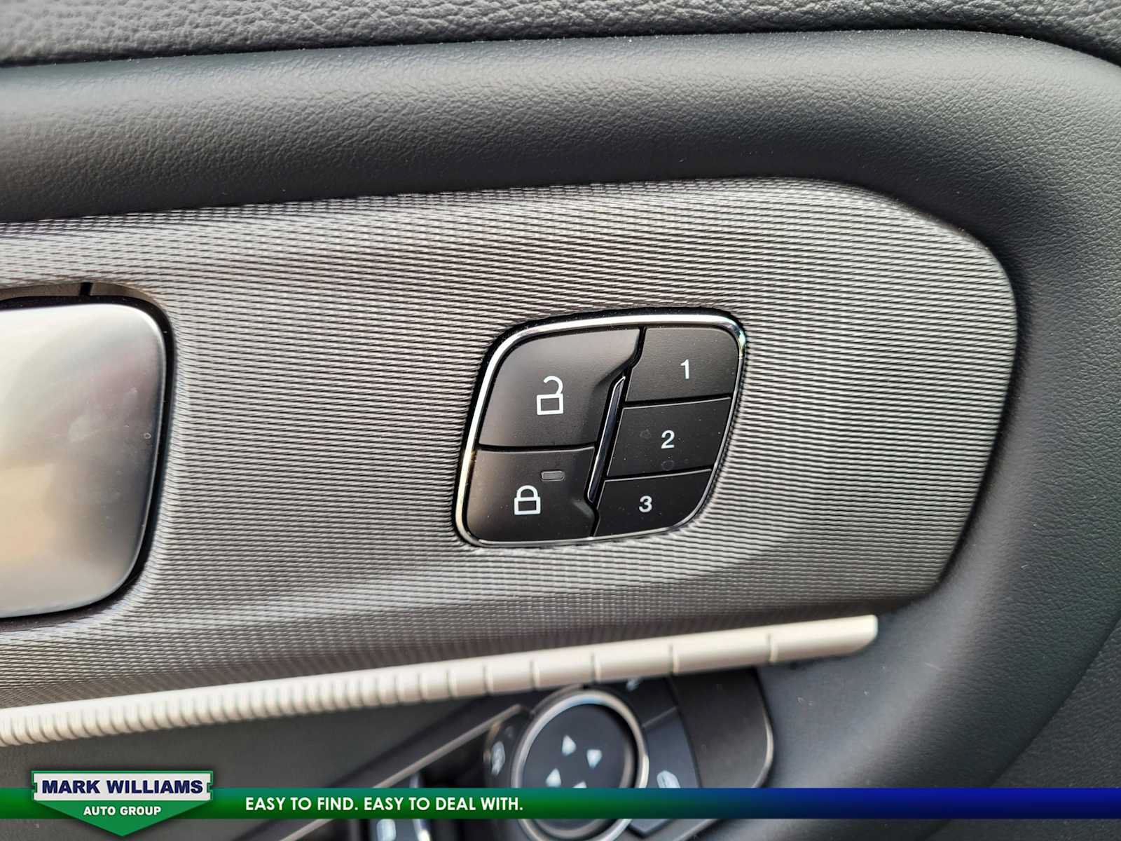 Used 2025 Ford Explorer ST AWD/4WD image 32