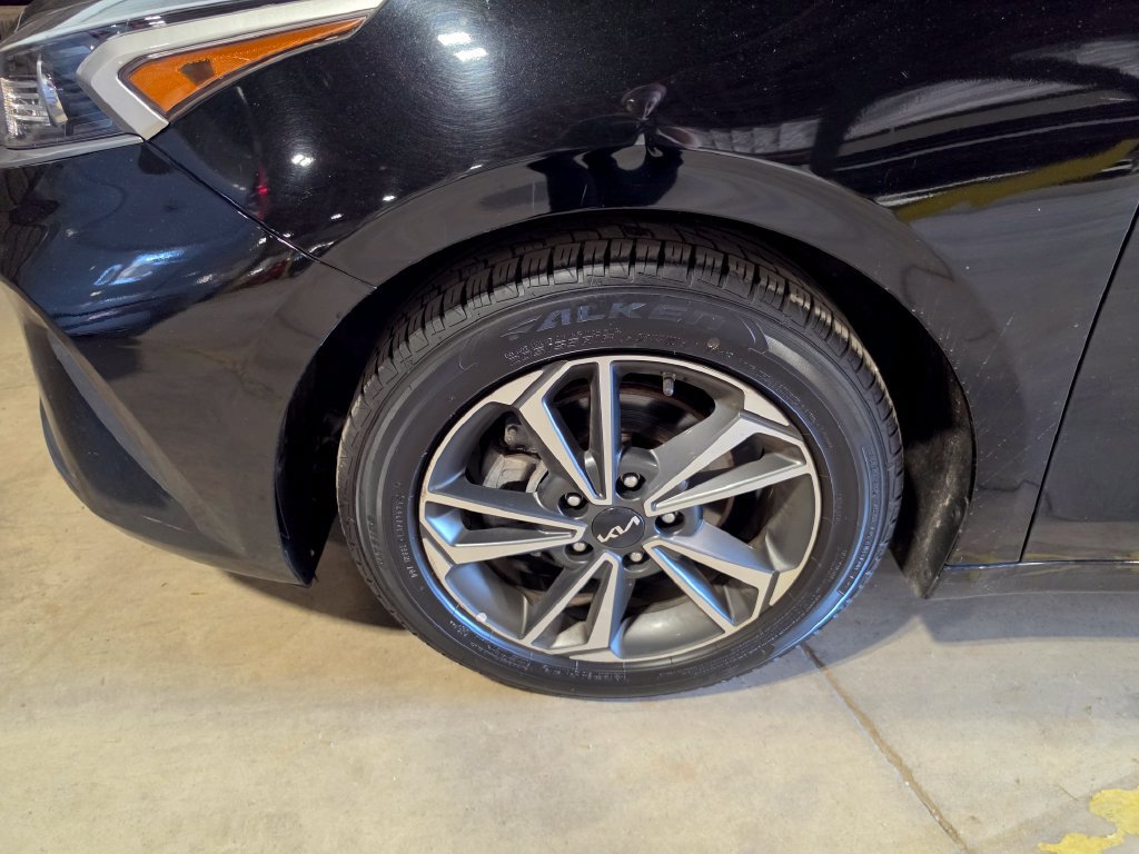 Used 2024 Kia Forte LXS FWD image 3