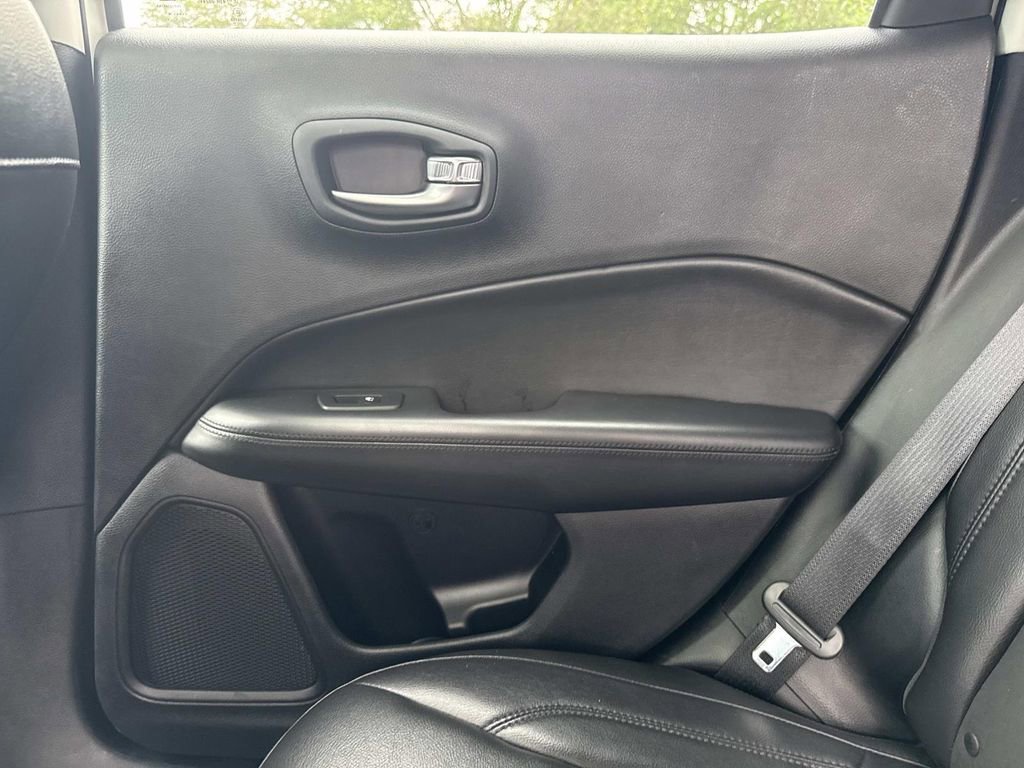 Used 2018 Jeep Compass Altitude w/ Popular Equipment Group image 19