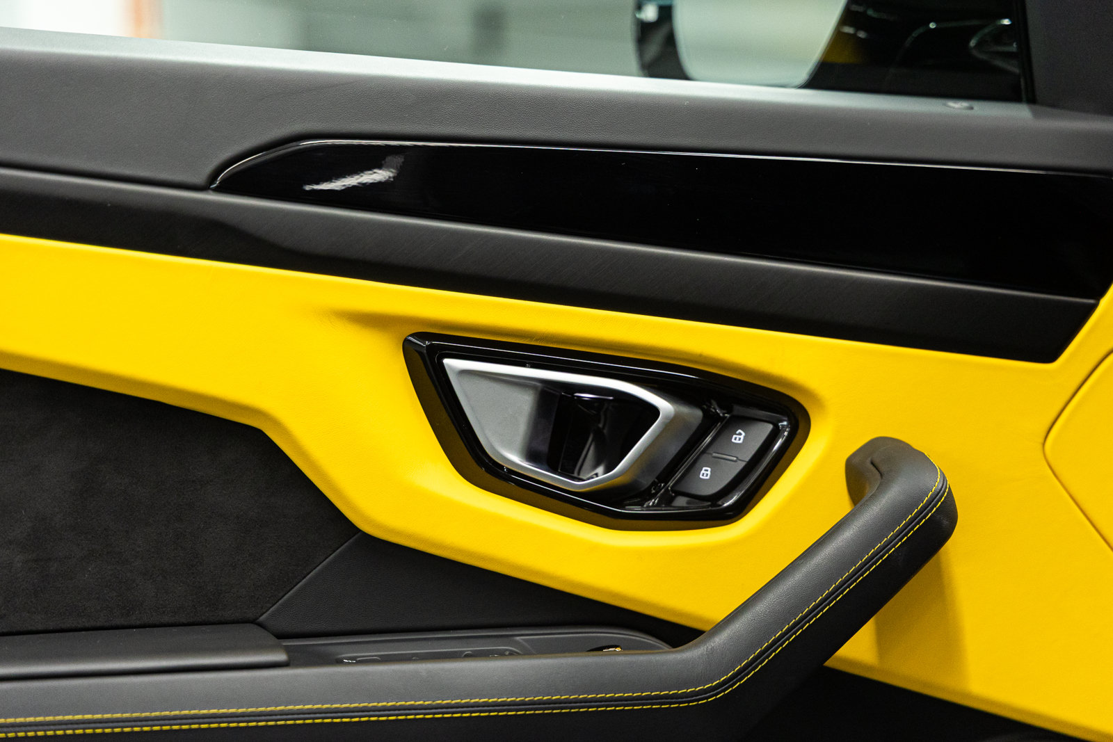 Used 2024 Lamborghini Urus S AWD/4WD image 42