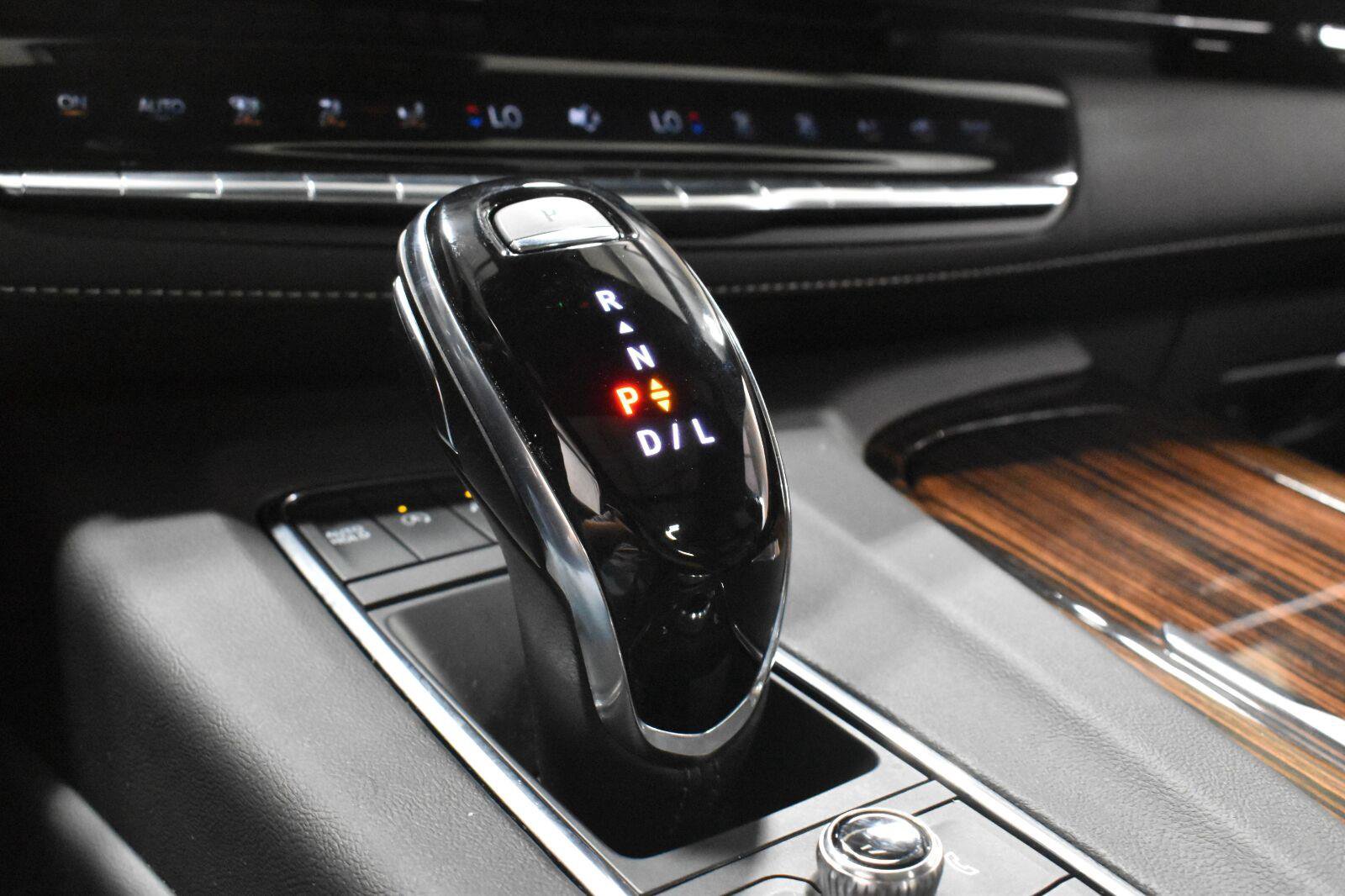 Certified 2023 Cadillac Escalade ESV Premium Luxury AWD/4WD image 20