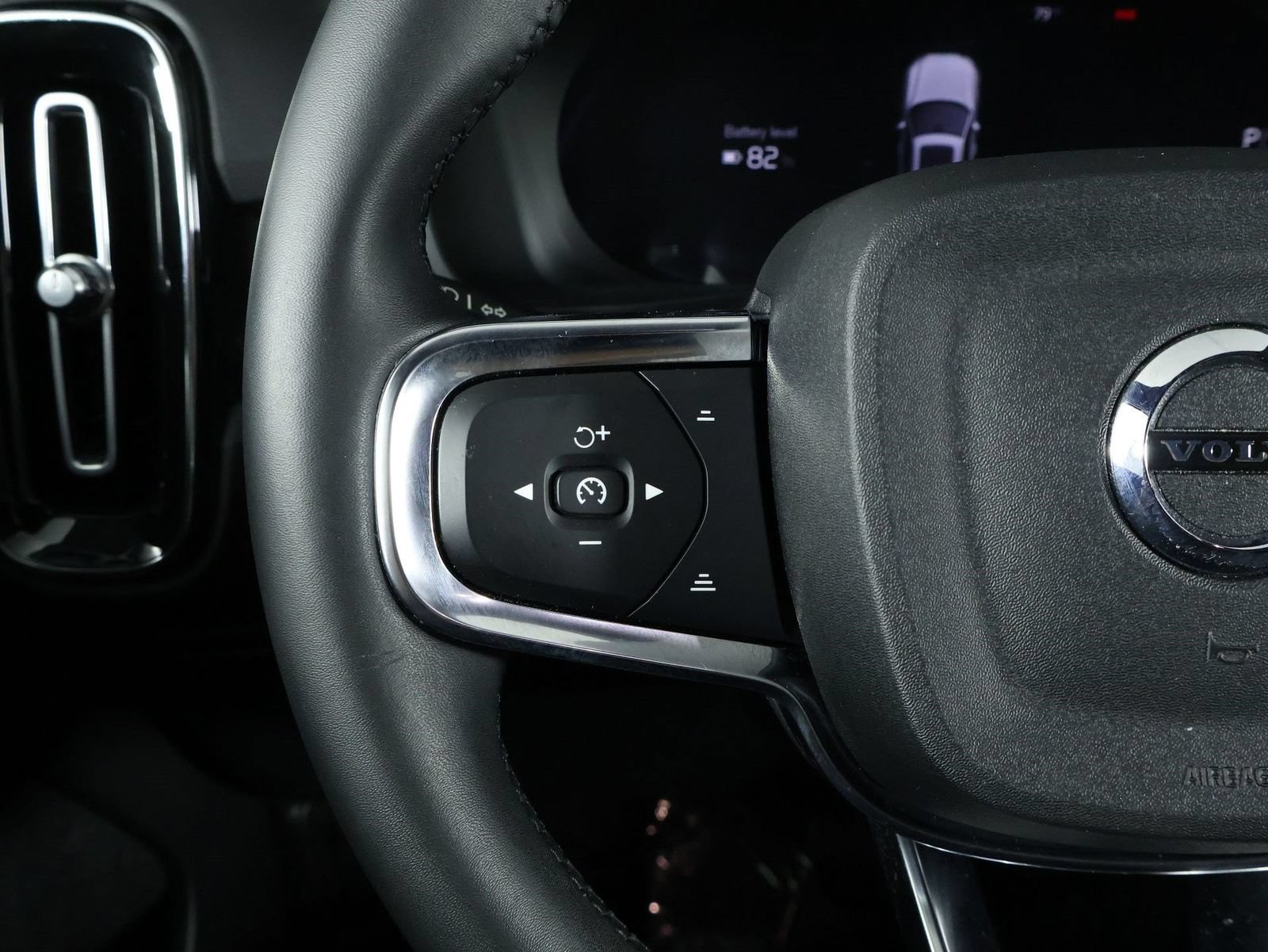 Used 2023 Volvo XC40 Recharge Ultimate AWD/4WD image 10