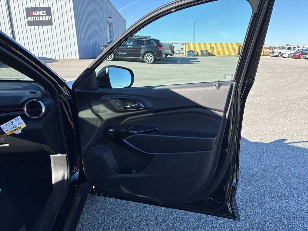 New 2026 Chevrolet Trax RS w/ Sunroof Package image 18