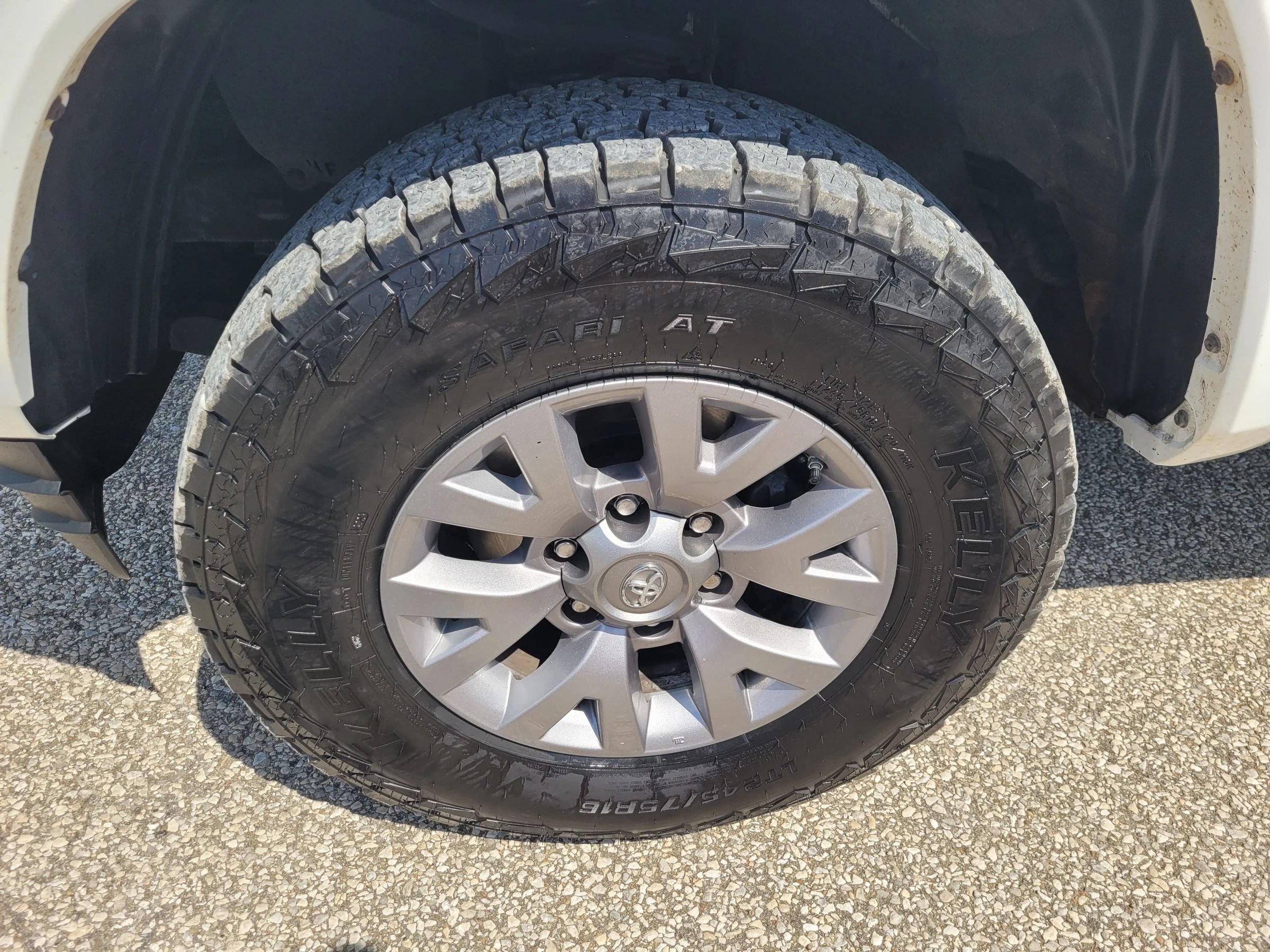 Used 2019 Toyota Tacoma SR5 AWD/4WD image 9
