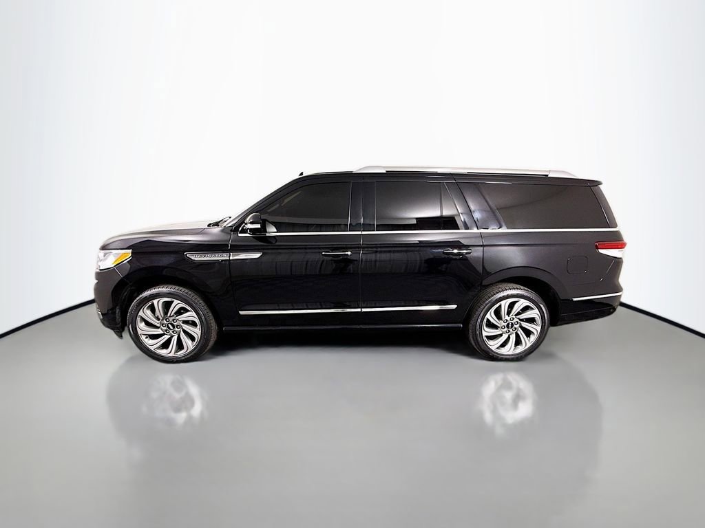 Used 2022 Lincoln Navigator L Reserve image 4