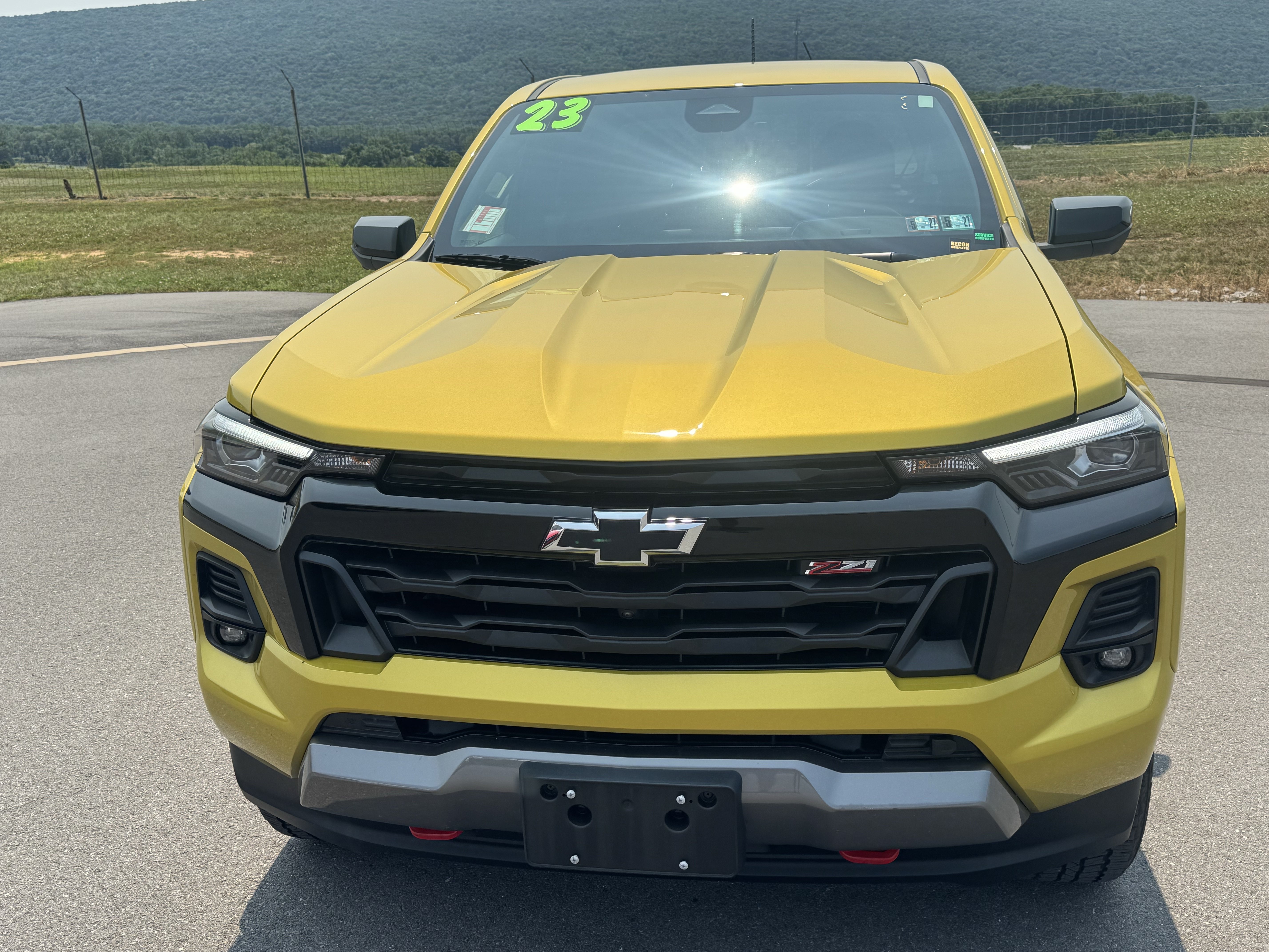 Used 2023 Chevrolet Colorado Z71 w/ Z71 Convenience Package 2 AWD/4WD image 9