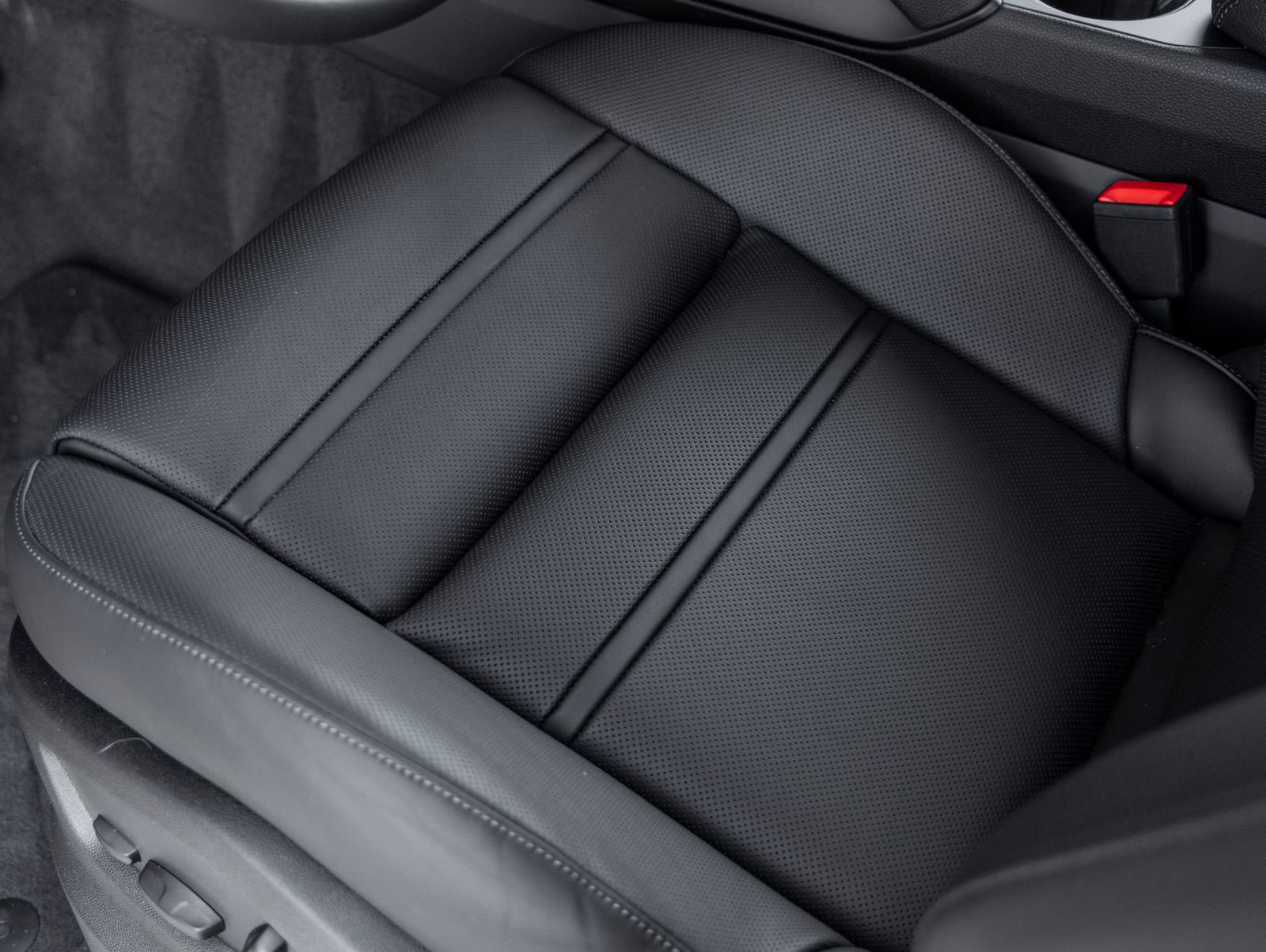 Certified 2026 Porsche Cayenne Coupe image 22