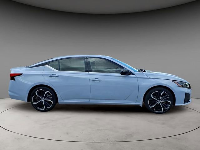 Used 2023 Nissan Altima 2.5 SR w/ SR Premium Package FWD image 10