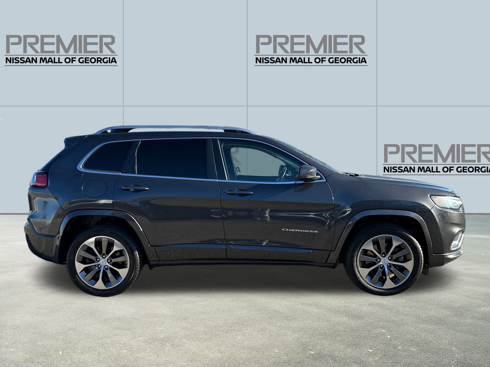 Used 2019 Jeep Cherokee Overland w/ Technology Group image 4