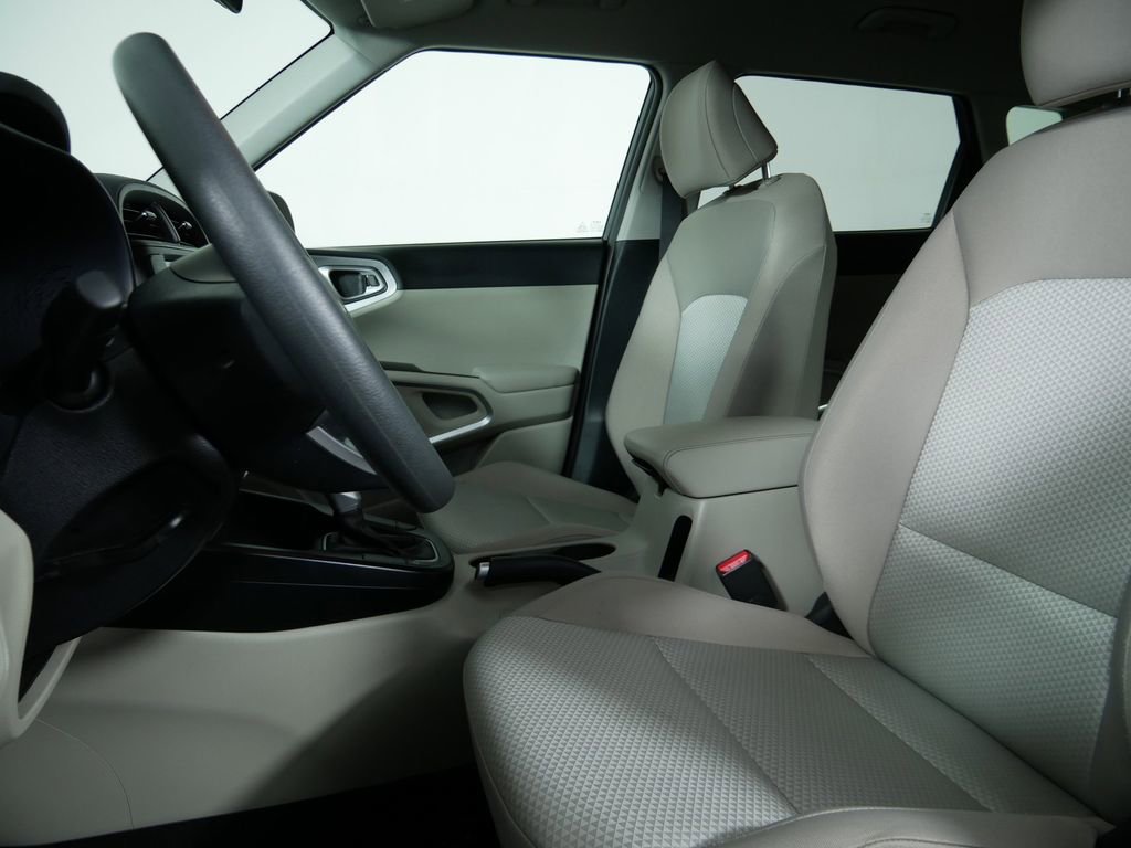 Certified 2025 Kia Soul LX FWD image 15