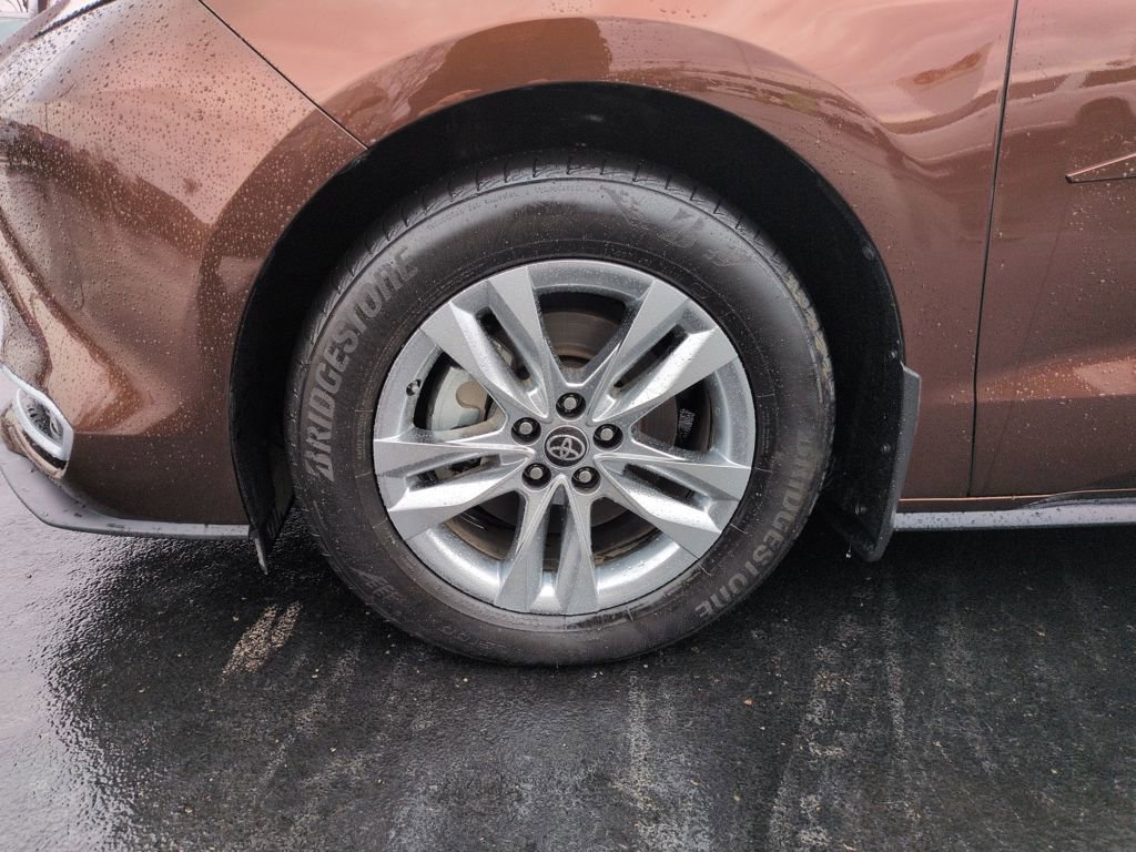 Certified 2024 Toyota Sienna Limited image 27