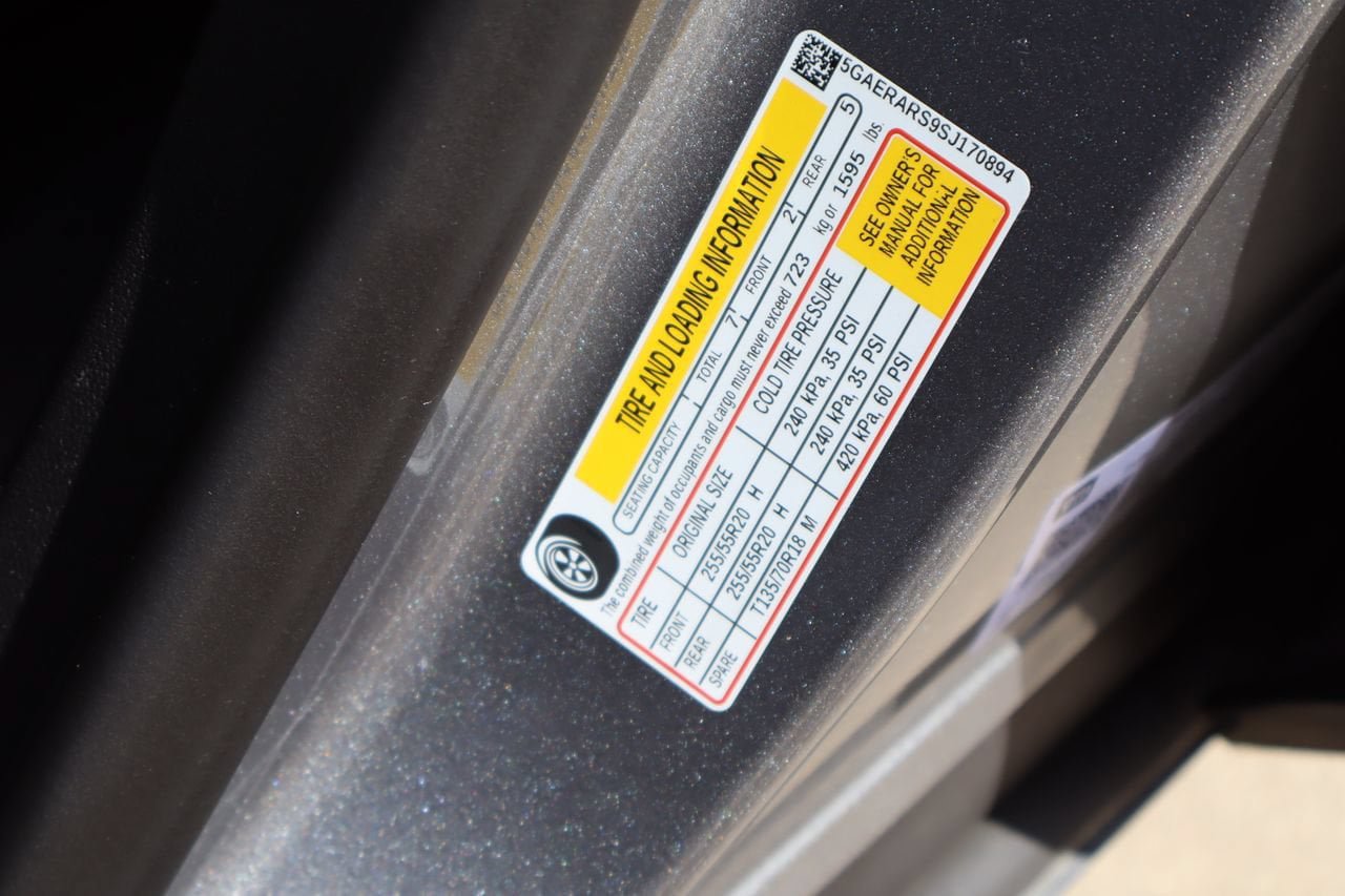 Used 2025 Buick Enclave Preferred FWD image 31