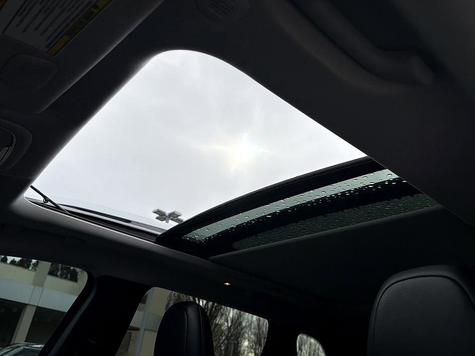 Used 2020 Jeep Cherokee Latitude Plus w/ Cold Weather Group image 19