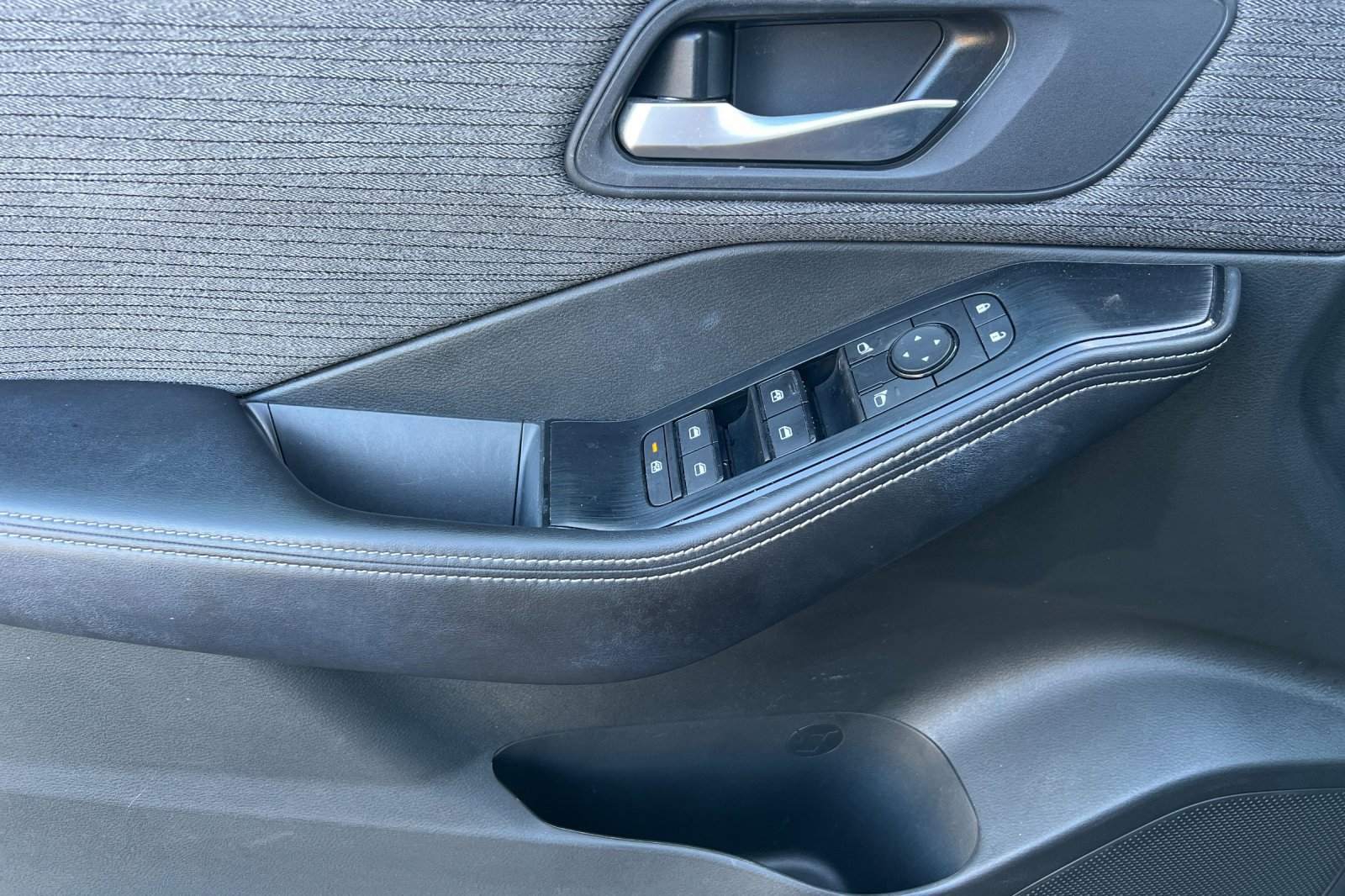 Used 2023 Nissan Rogue SV image 12