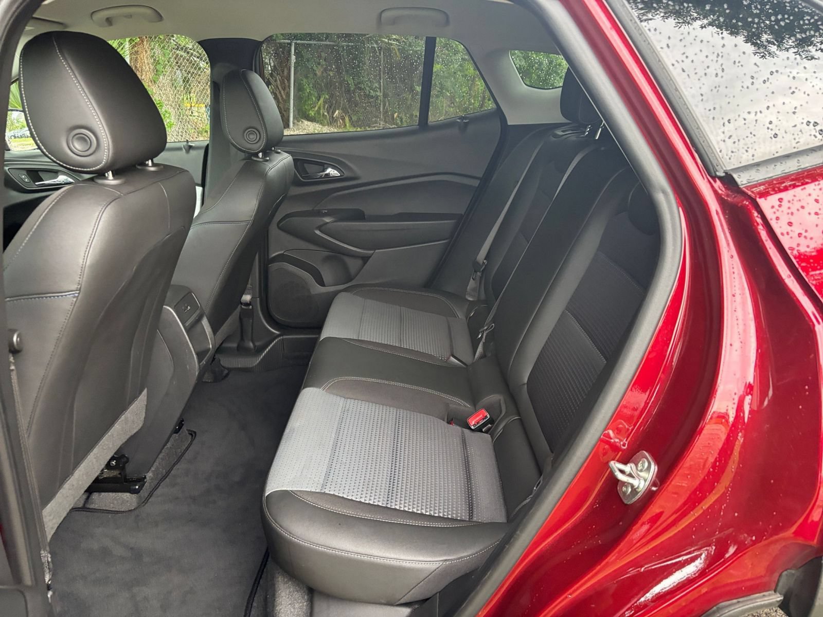 Used 2025 Chevrolet Trax LT FWD image 27