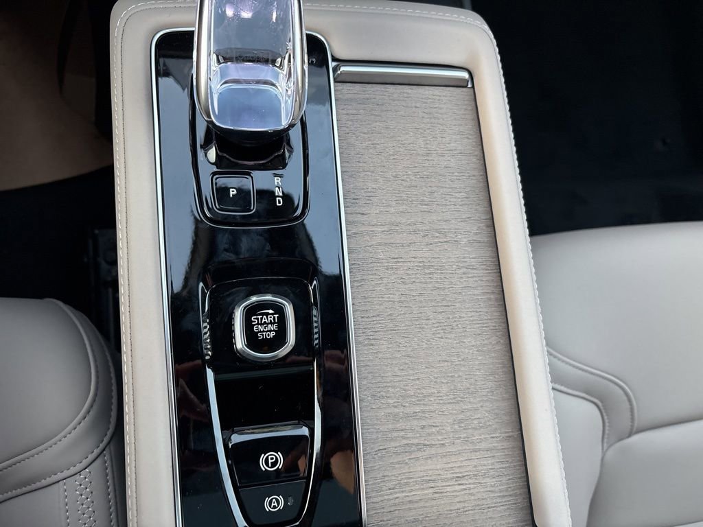 New 2026 Volvo XC90 B6 Plus w/ Protection Package Premier image 30