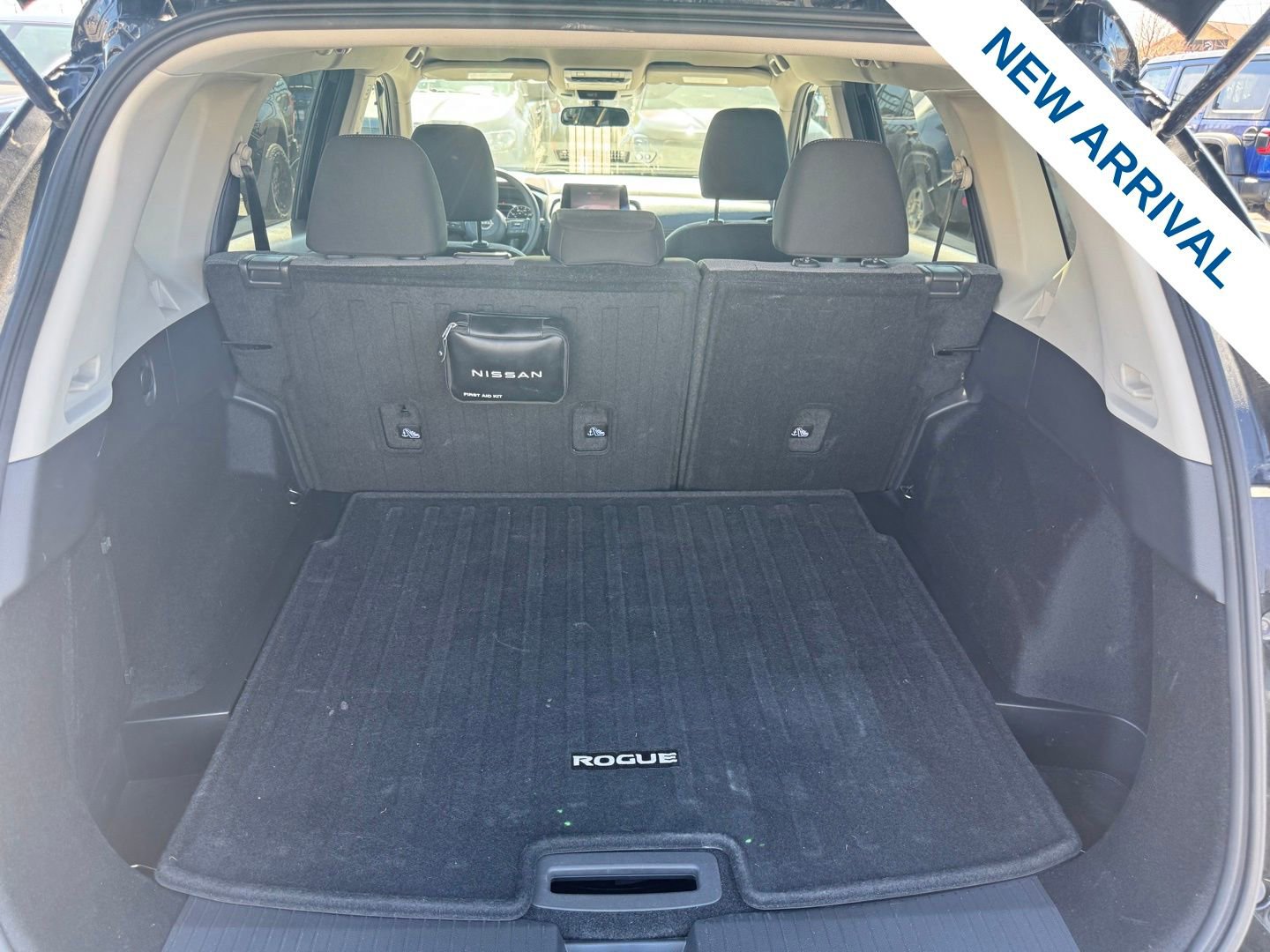 Used 2022 Nissan Rogue SV image 13