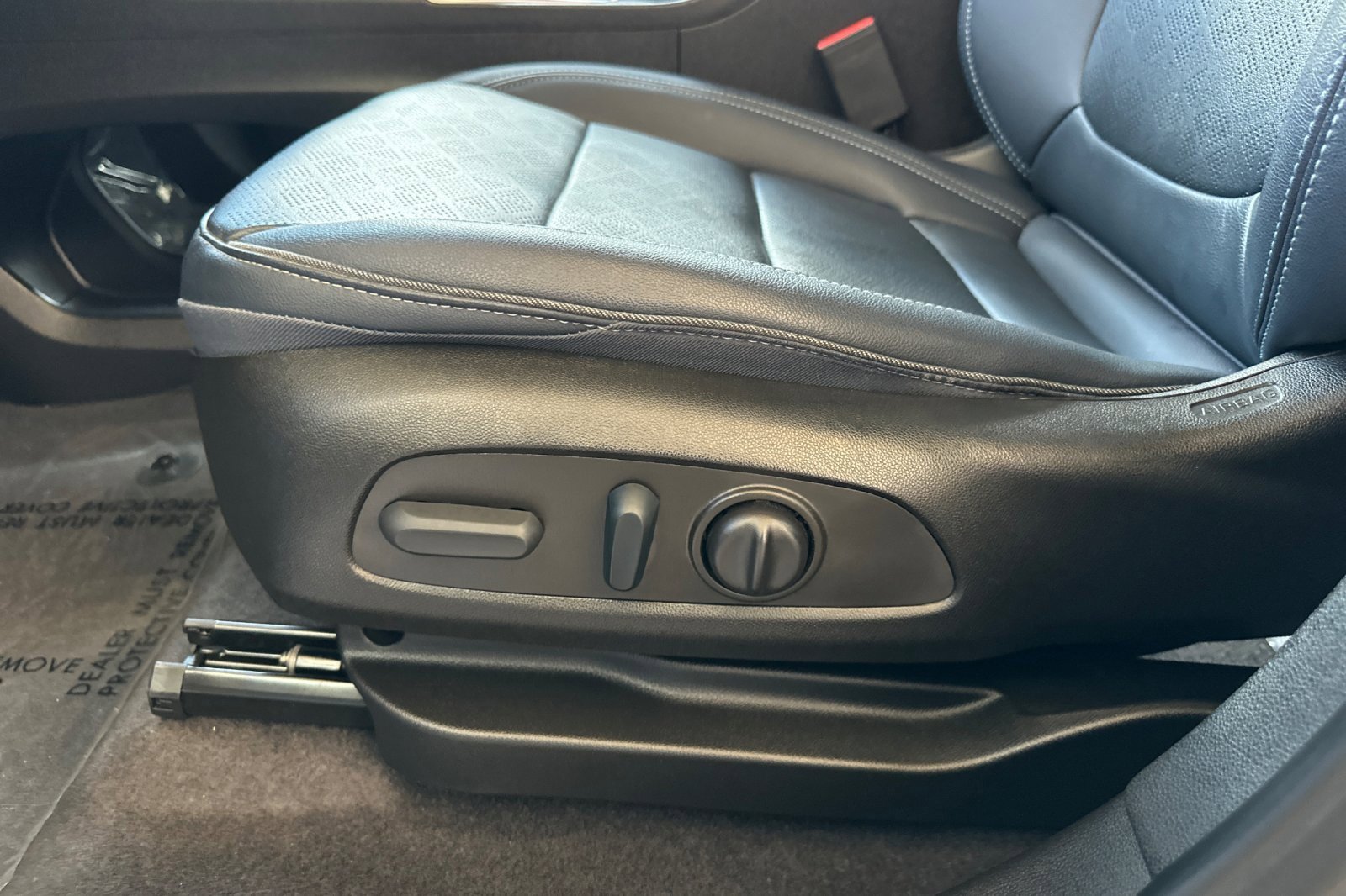 Certified 2022 Chevrolet Bolt EUV LT w/ Convenience Package image 13