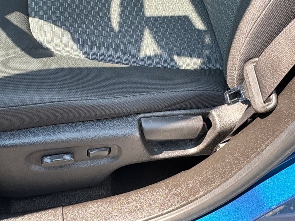 Used 2009 Chevrolet HHR LT FWD image 18