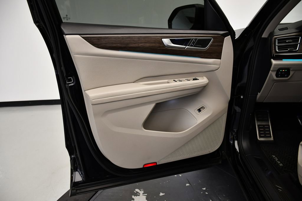 Used 2024 Volkswagen Atlas SEL Premium R-Line image 32