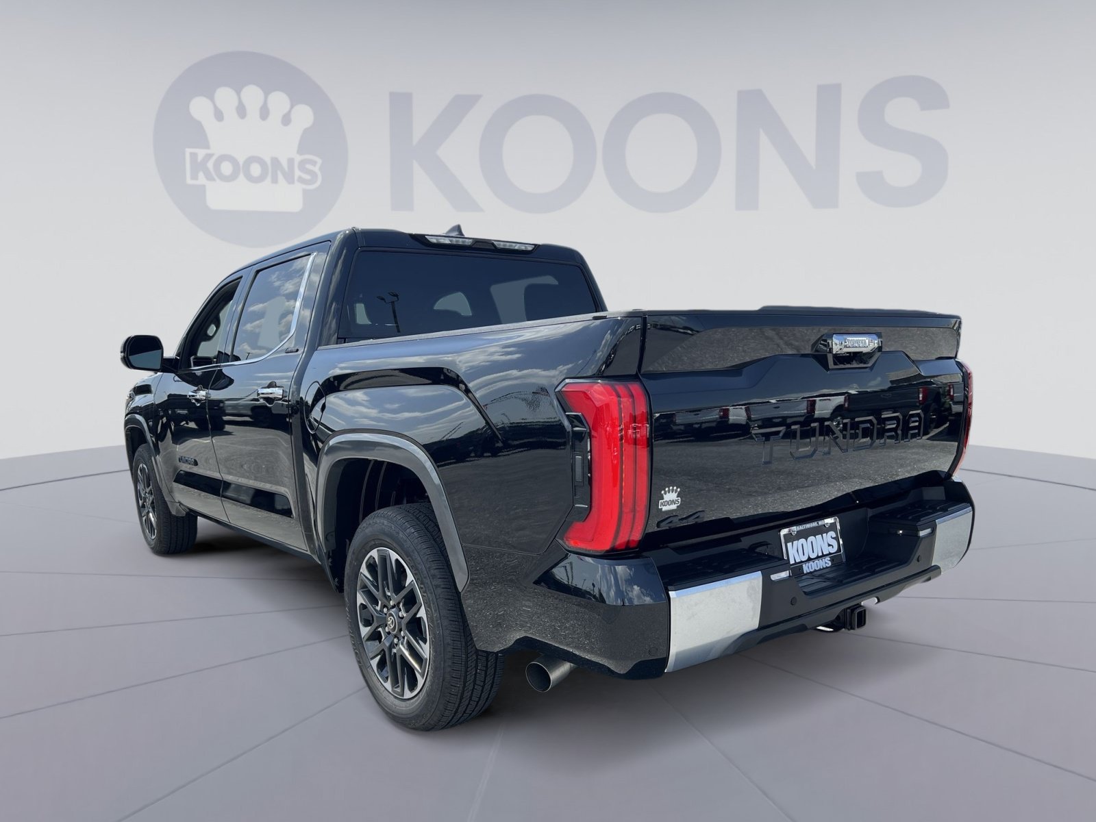Used 2026 Toyota Tundra Limited AWD/4WD image 4