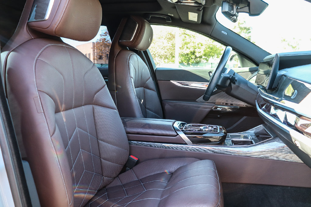 Certified 2024 BMW i7 xDrive60 AWD/4WD image 16