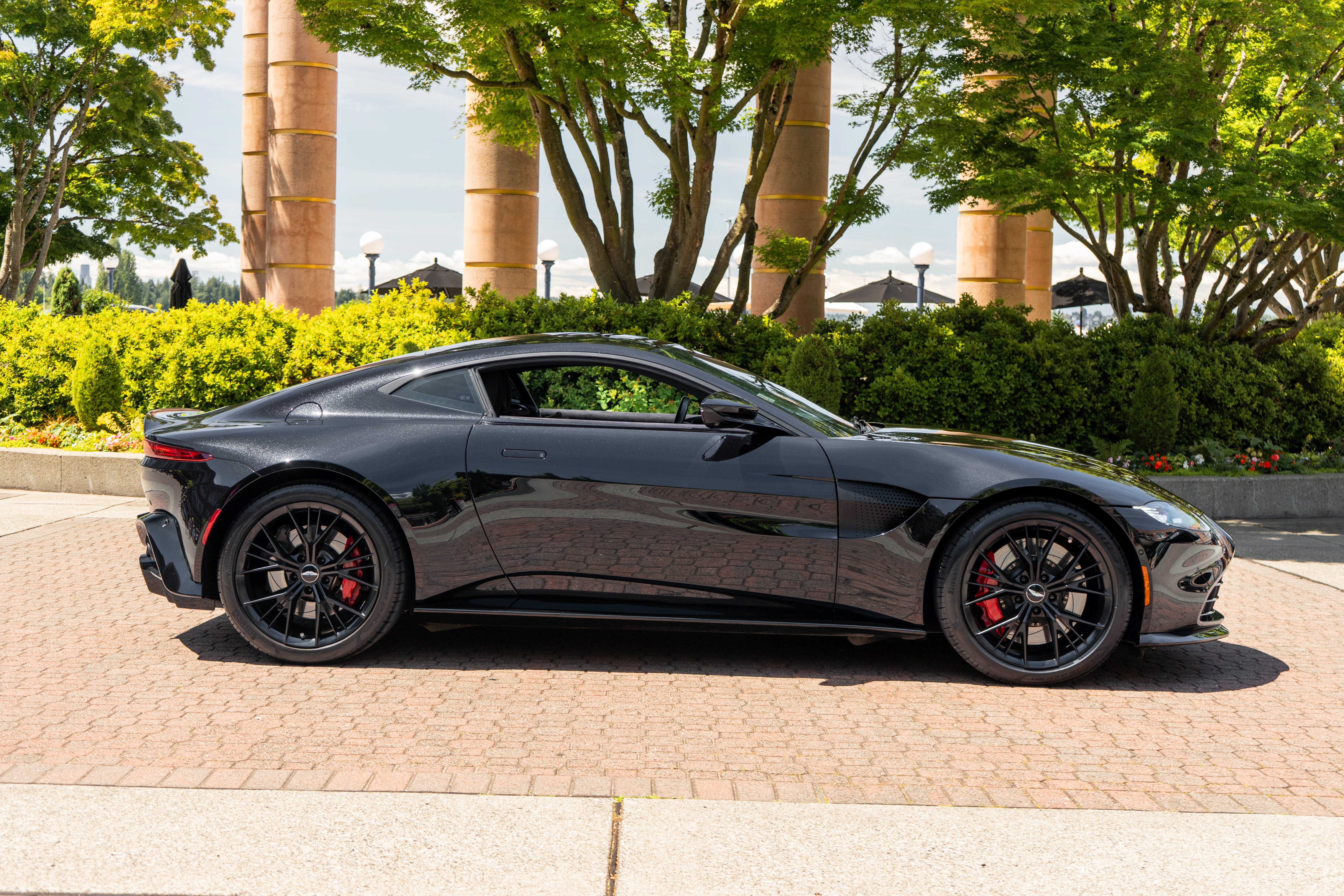 Used 2021 Aston Martin V8 Vantage Coupe RWD image 42