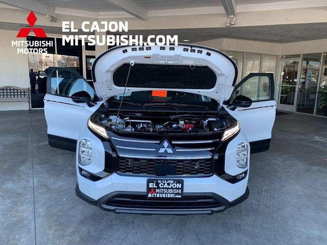 Used 2025 Mitsubishi Outlander AWD image 24