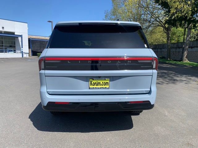 New 2026 Lincoln Navigator Reserve w/ Jet Appearance Package AWD/4WD image 4