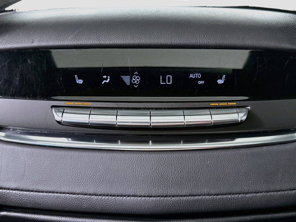Used 2021 Cadillac Escalade Premium Luxury AWD/4WD image 27