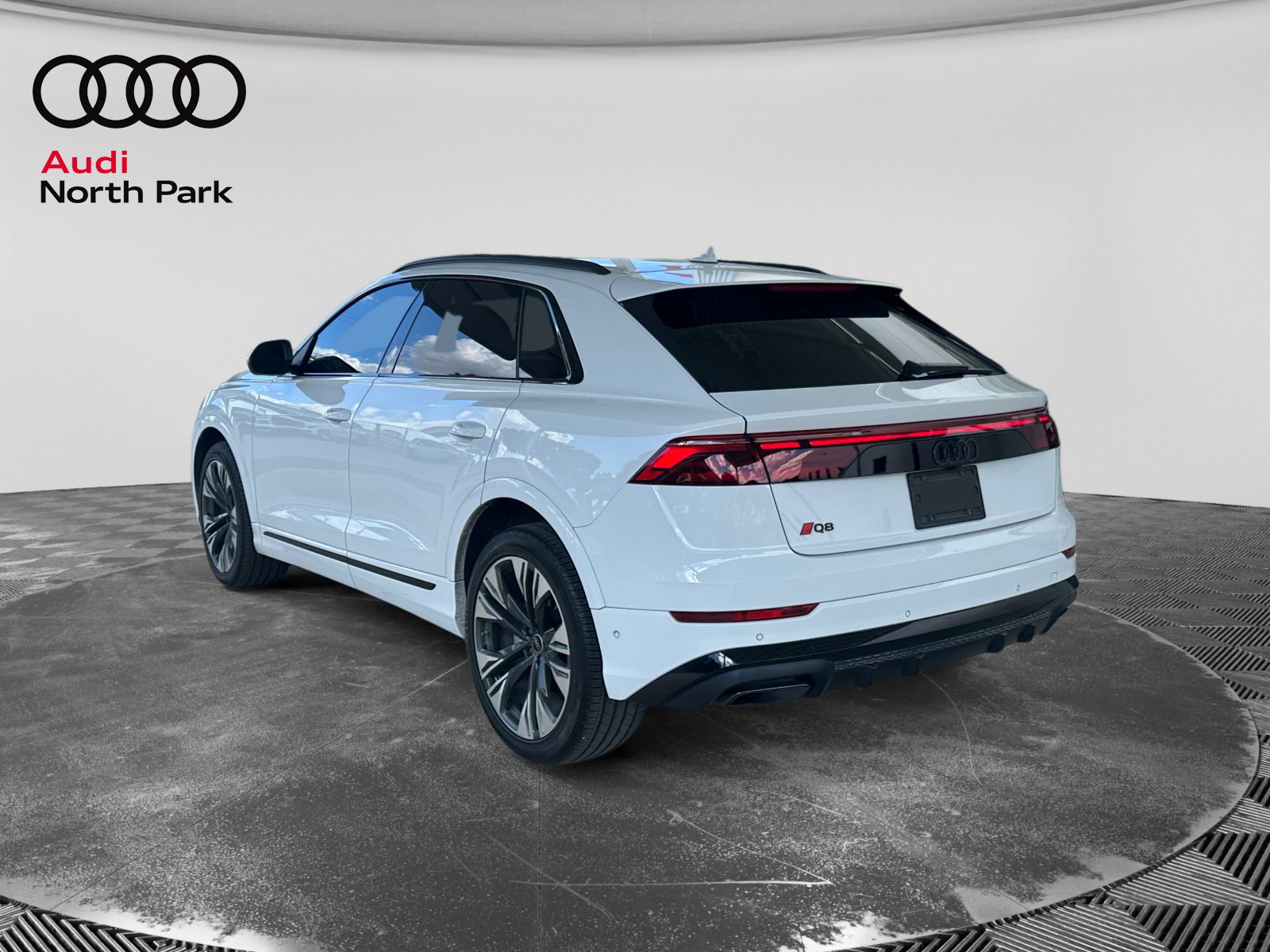 Used 2025 Audi Q8 Premium Plus AWD/4WD image 3