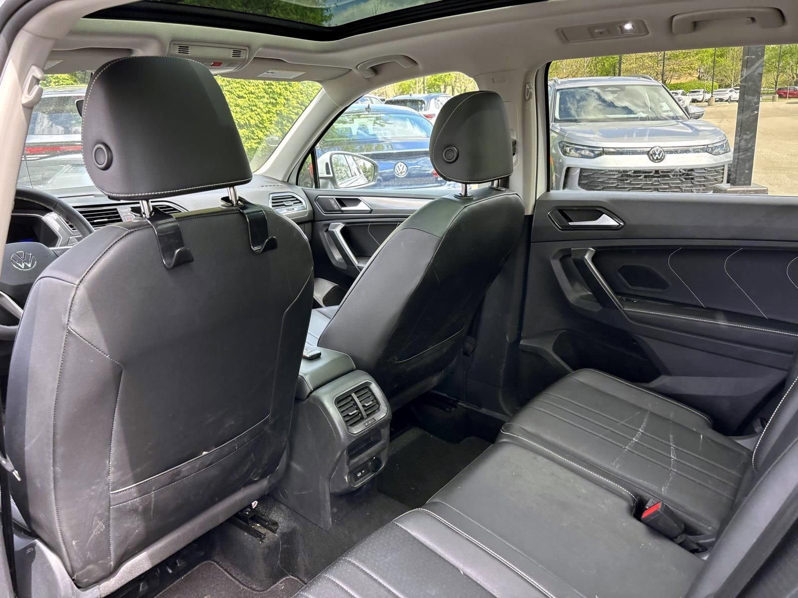 Used 2023 Volkswagen Tiguan SE w/ Panoramic Sunroof Package FWD image 27