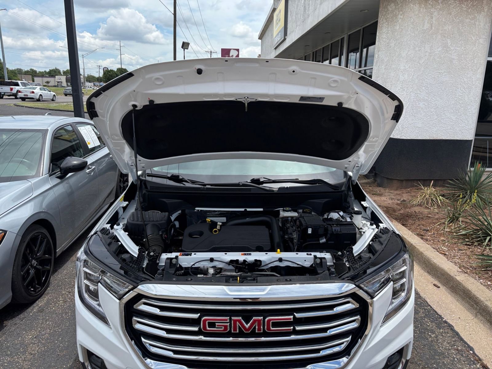 Used 2024 GMC Terrain SLT AWD/4WD image 34