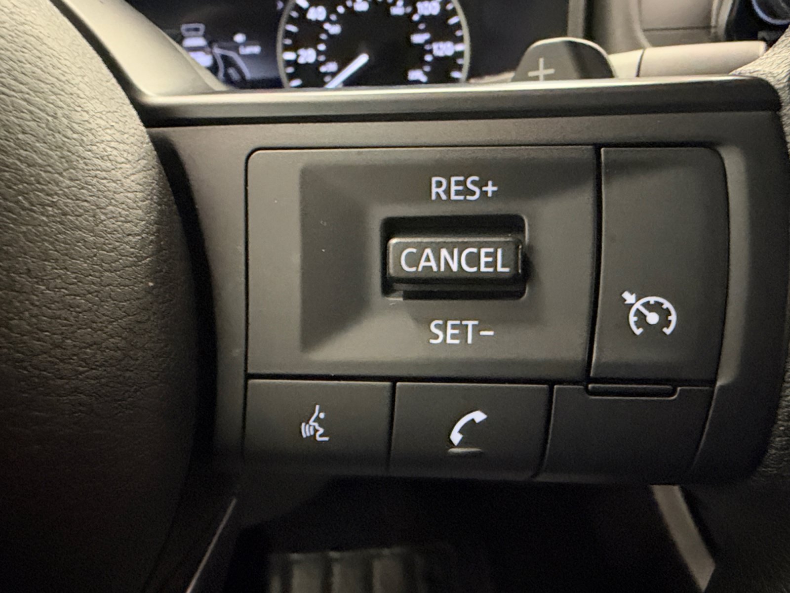 Used 2024 Nissan Rogue S FWD image 30